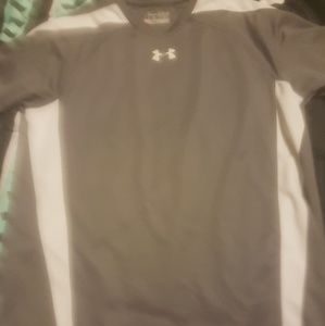 Men's size small under armour t-shirt